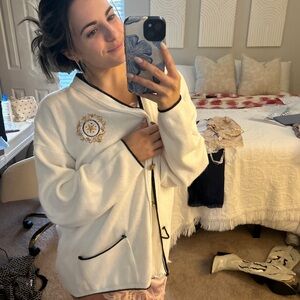 Vintage Laura Scott White Women's sweater with Black Trim